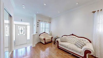 8 Picnic St, Richmond Hill - Oak Ridges Lake Wilcox image-0-4