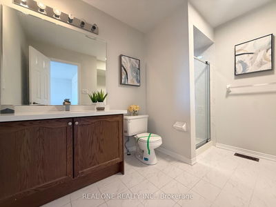 10 Prince Charles Way, Markham - Berczy image-0-2