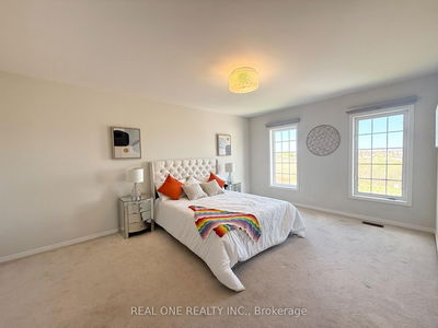 10 Prince Charles Way, Markham - Berczy image-0-3