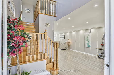 123 Flagstone Way, Newmarket - Woodland Hill image-0-3
