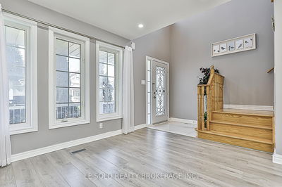 123 Flagstone Way, Newmarket - Woodland Hill image-0-4