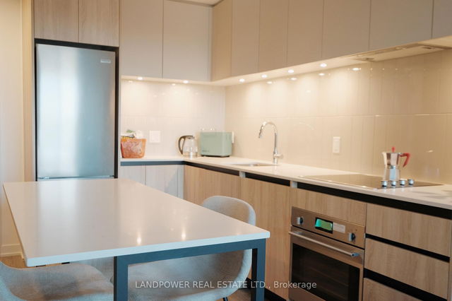 313 - 7950 Bathurst Street