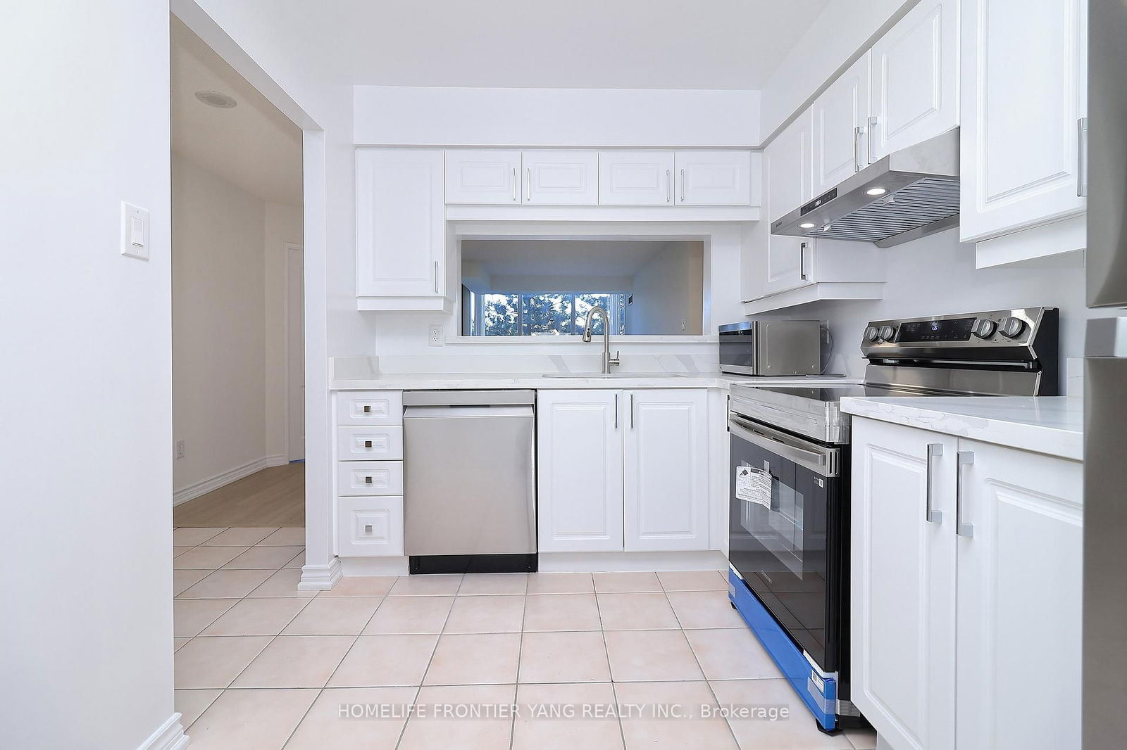 Condo for sale at 303-11 Townsgate Drive, Vaughan, Crestwood-Springfarm-Yorkhill, L4J 8G4 - MLS: N12141250