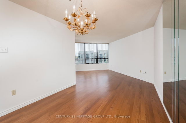 306 - 7420 Bathurst Street
