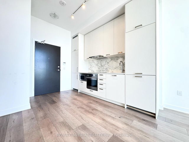 1805 - 10 Honeycrisp Crescent