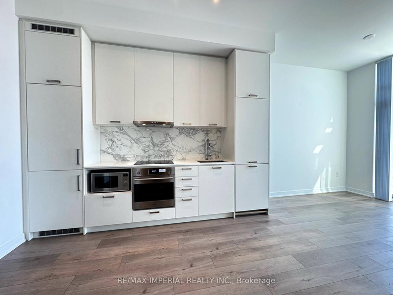 1805 - 10 Honeycrisp Cres, Vaughan, L4K 0M7 | Image 2