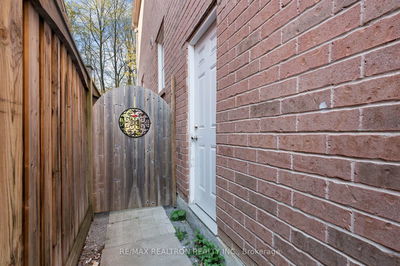 355 Cheryl Mews Blvd, Newmarket - Woodland Hill image-0-4