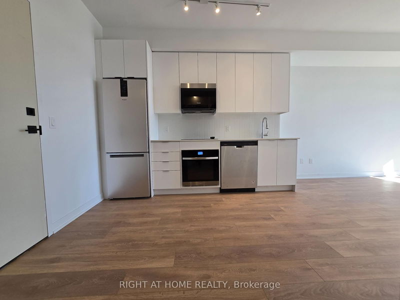 home for lease on 707-474 Caldari Road