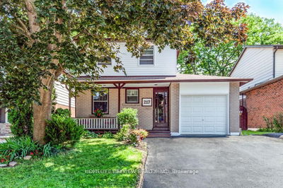 217 Thoms Cres, Newmarket - Central Newmarket