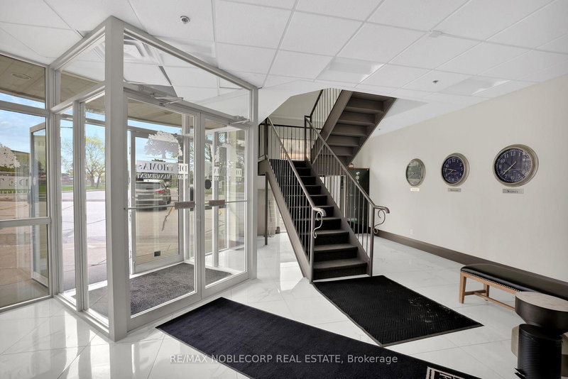 9033 Leslie St W, Richmond Hill, L4B 4K3 | Image 3