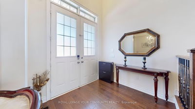561 Clifford Perry Pl, Newmarket - Woodland Hill image-0-4