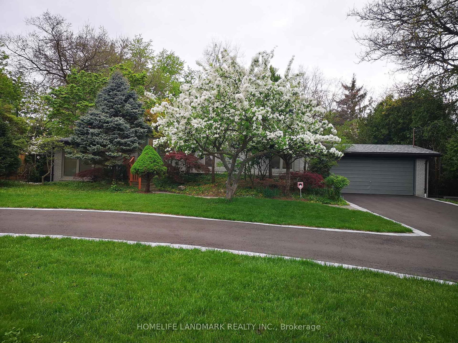 Detached House for sale at 12 Thornheights Road, Markham, Royal Orchard, L3T 3M1 - MLS: N12143416