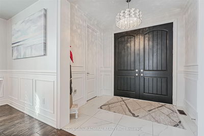 678 Somerville Dr, Newmarket - Stonehaven-Wyndham image-0-2