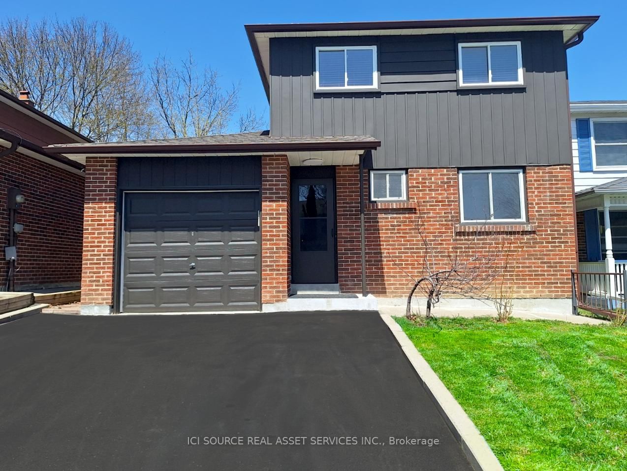Detached House for sale at 221 Hodgson Drive, Newmarket, Central Newmarket, L3Y 1E3 - MLS: N12143540
