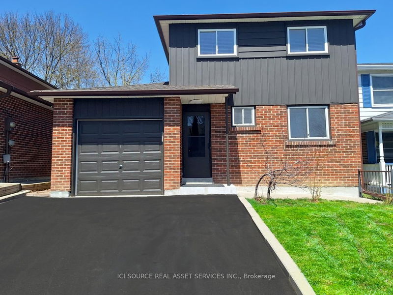 221 Hodgson Dr, Newmarket - Central Newmarket image-0-0