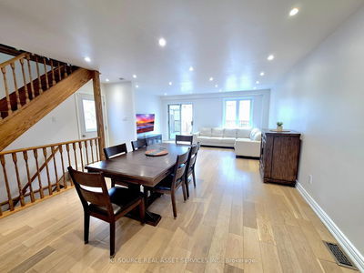 221 Hodgson Dr, Newmarket - Central Newmarket image-0-1