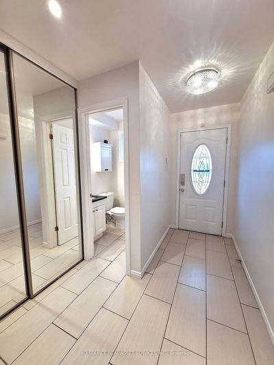 221 Hodgson Dr, Newmarket - Central Newmarket image-0-4