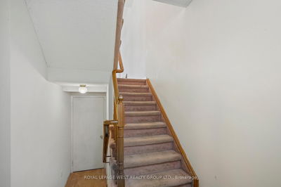 Unit 2 — 353 Riddell Crt, Newmarket - Gorham-College Manor image-0-2