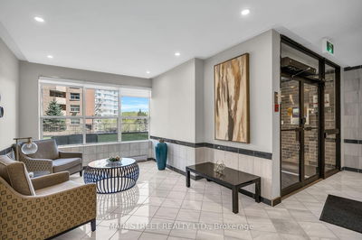Unit 203 — 250 Davis Dr, Newmarket - Central Newmarket image-0-1