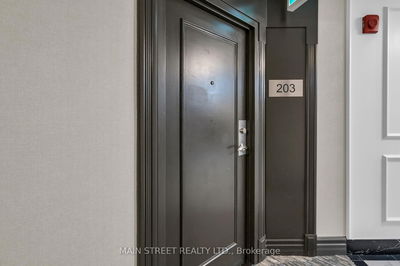 Unit 203 — 250 Davis Dr, Newmarket - Central Newmarket image-0-2
