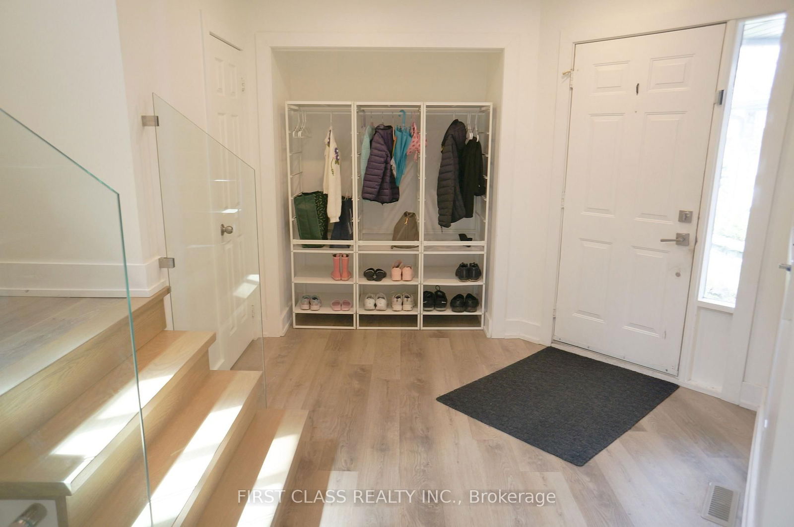 Detached House for sale at 31 Elmpark Court, Richmond Hill, Devonsleigh, L4C 9T8 - MLS: N12145246