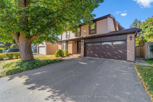 32 Mayvern Crescent