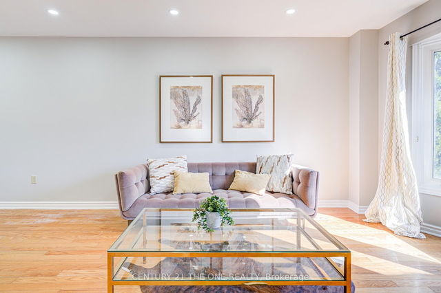 12 Featherstone Avenue