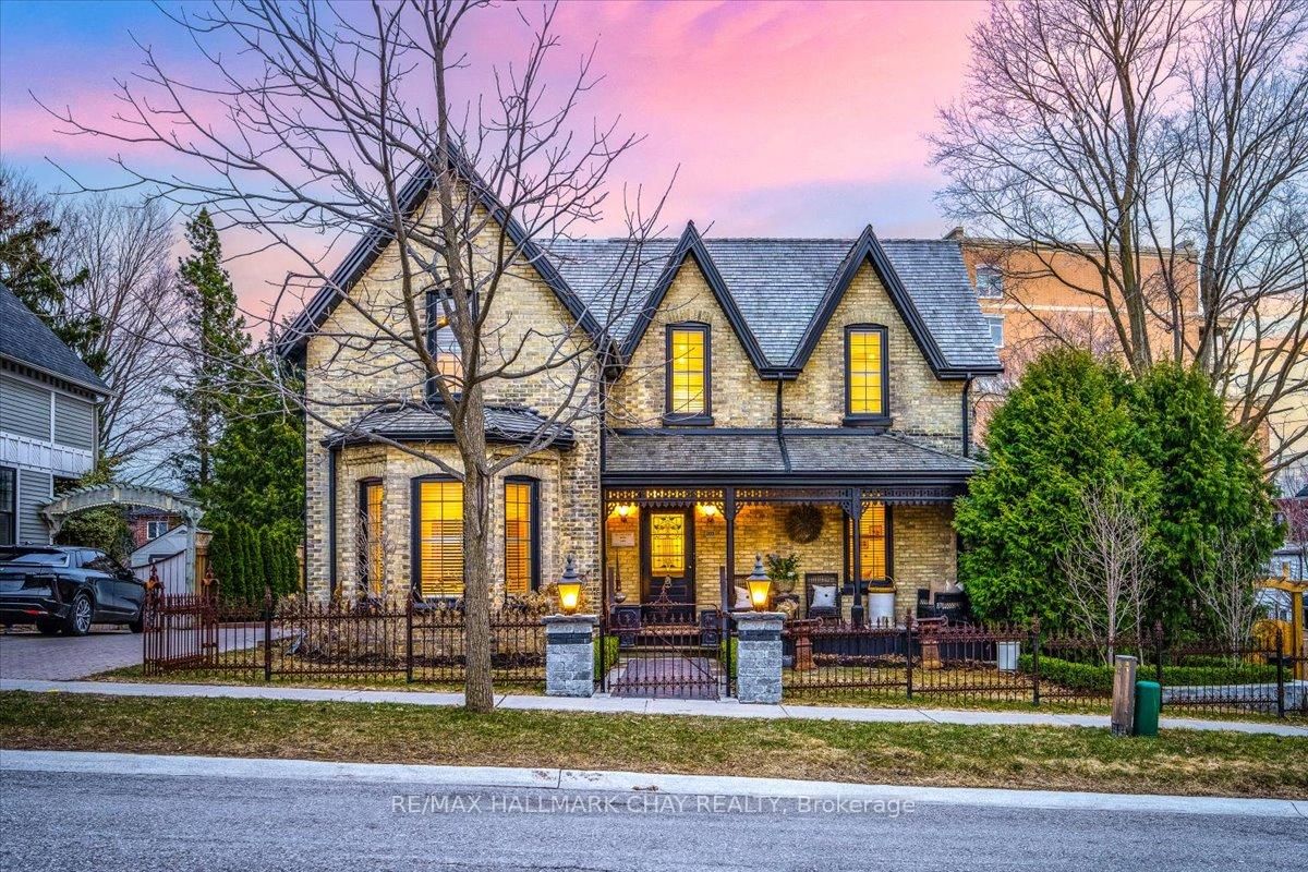 Detached House for sale at 11 Catherine Avenue, Aurora, Aurora Village, L4G 1K4 - MLS: N12146659