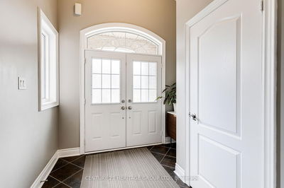 223 Aspenwood Dr, Newmarket - Woodland Hill image-0-3