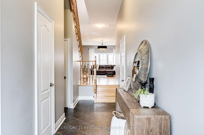 223 Aspenwood Dr, Newmarket - Woodland Hill image-0-4
