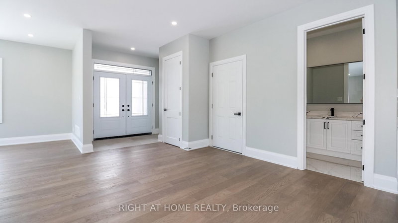 1012 Ferrier Ave W, Innisfil, L0L 1W0 | Image 3