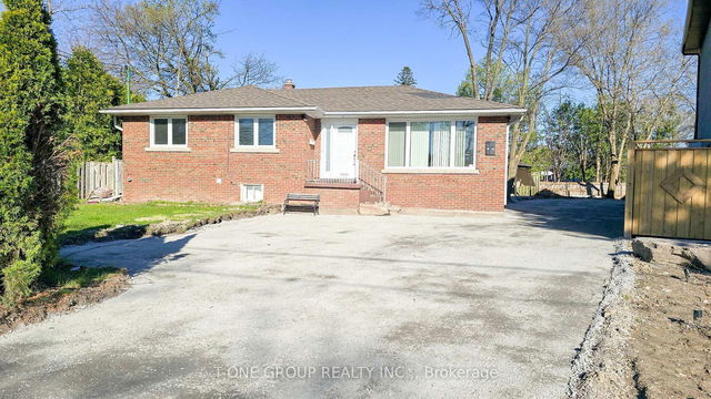 MAIN - 452 LYNETT Crescent