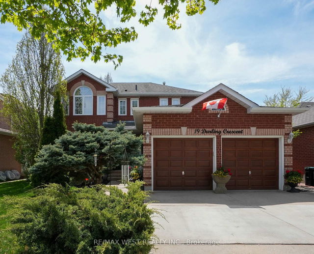 19 Darling Crescent