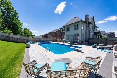 501 Mcgregor Farm Tr, Newmarket - Glenway Estates image-0-1