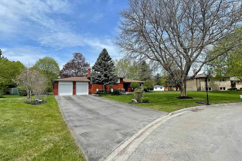 40 Delta Cres, East Gwillimbury, L9N 1G4 | Image 2