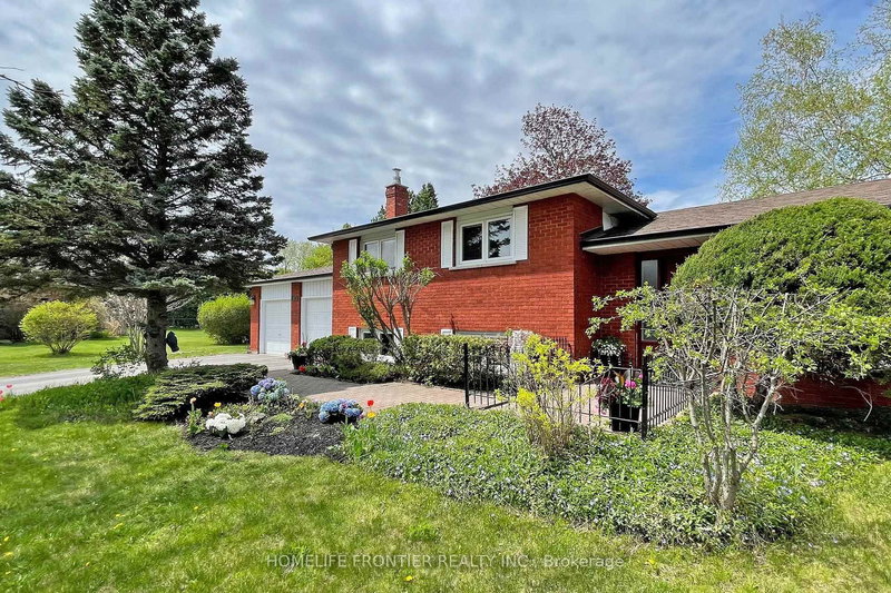 40 Delta Cres, East Gwillimbury, L9N 1G4 | Image 3