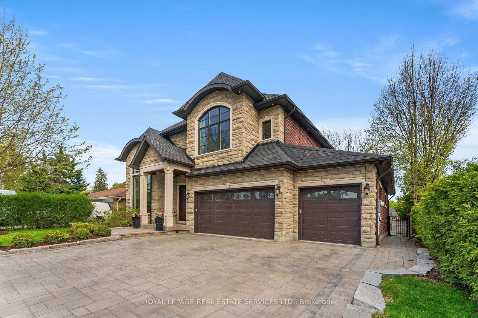Detached House for sale at 50 Fairway Drive, Aurora, Aurora Highlands, L4G 2H1 - MLS: N12149433