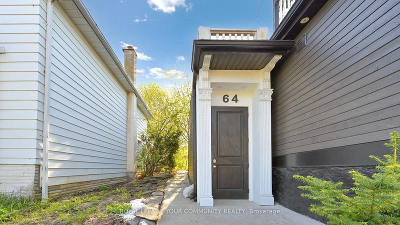 64 Machell Ave, Aurora, L4G 2R7 | Image 3