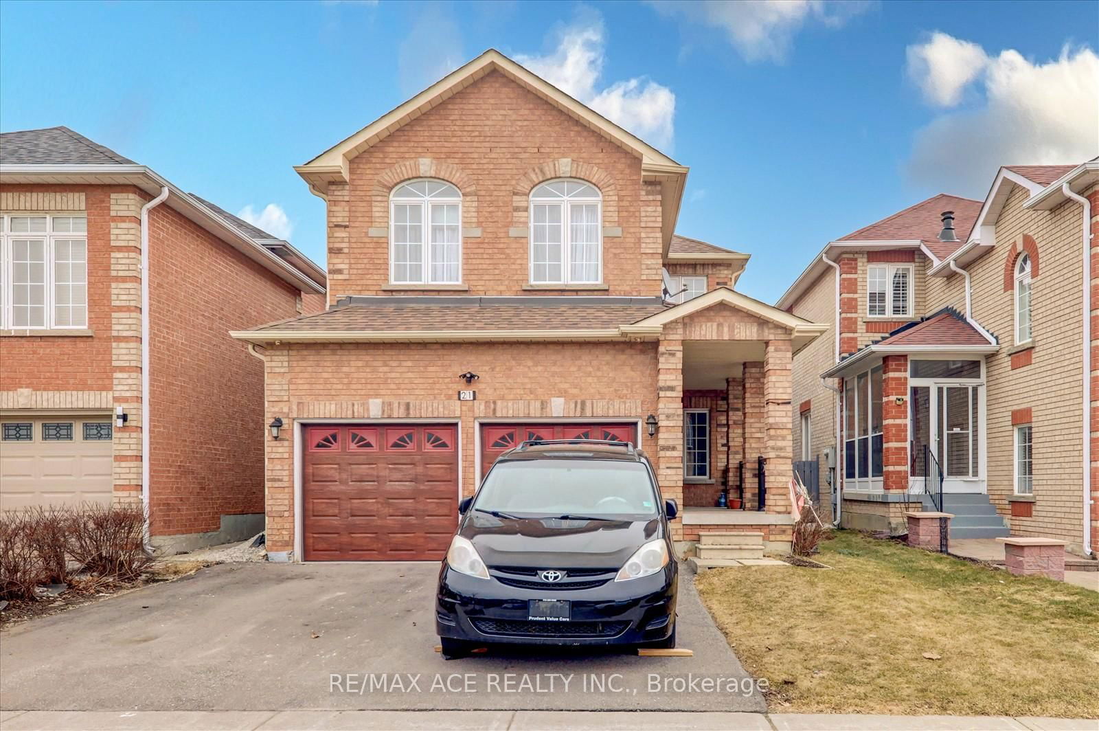 Detached House for sale at 21 Summerlea Street, Markham, Middlefield, L3S 4H6 - MLS: N12149803