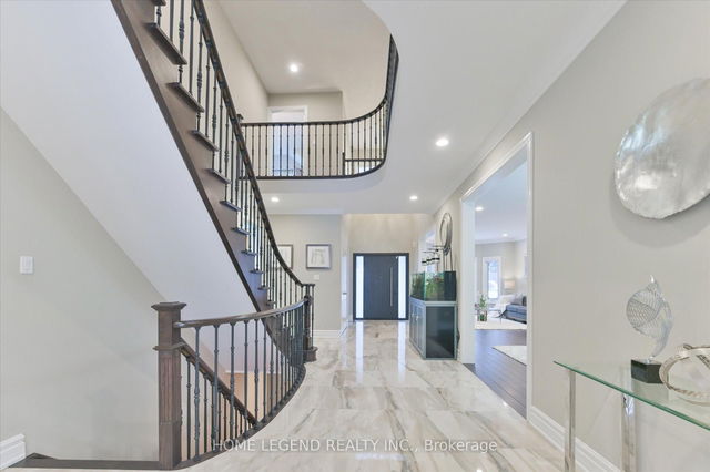 25 Vandermeer Drive