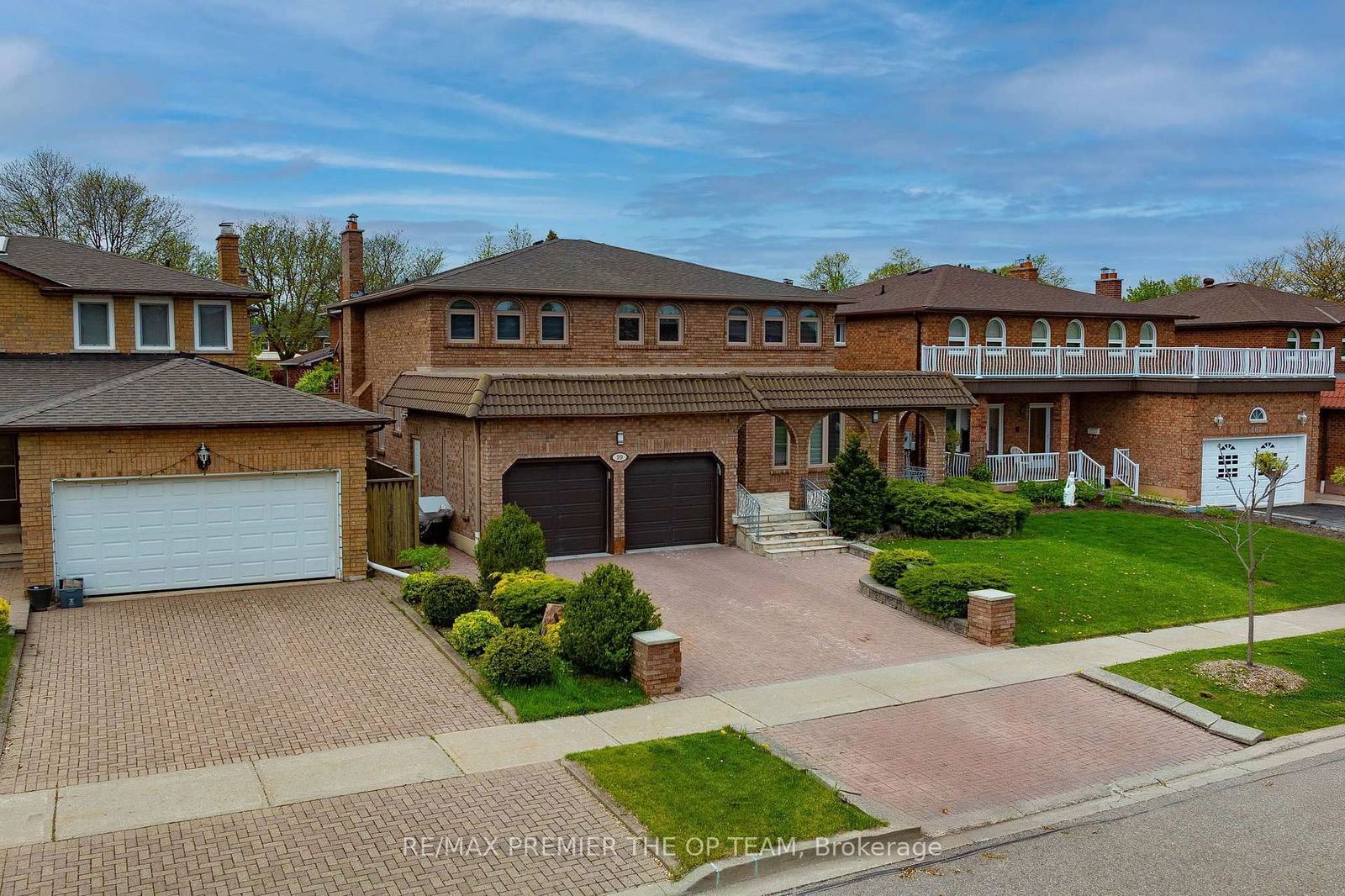 Detached House for sale at 99 Benjamin Drive, Vaughan, East Woodbridge, L4L 1H7 - MLS: N12150257