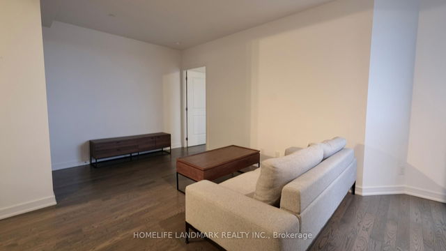 801 - 9205 Yonge Street