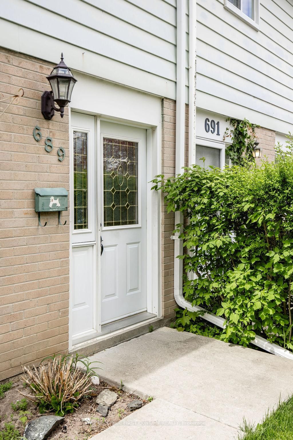 Semi-Detached House for sale at 689 Mountview Place, Newmarket, Huron Heights-Leslie Valley, L3Y 3P8 - MLS: N12152097