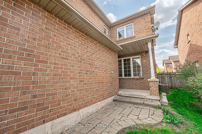 40 Nottingham Dr, Richmond Hill - Westbrook image-0-3