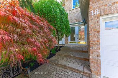 18 Chip Crt, Richmond Hill - Westbrook