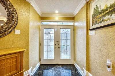 18 Chip Crt, Richmond Hill - Westbrook image-0-4