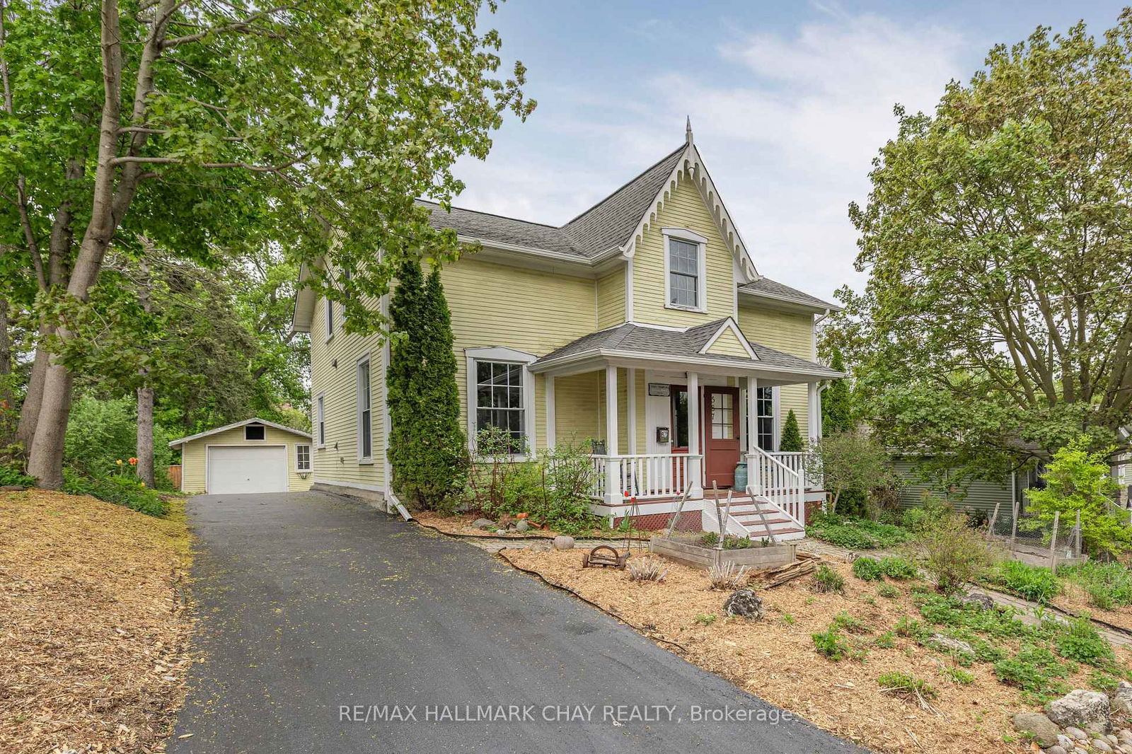 Detached House for sale at 587 Lydia Street, Newmarket, Central Newmarket, L3Y 1M4 - MLS: N12152310