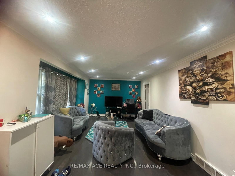 150 Doncaster Ave, Markham, L3T 1L3 | Image 2