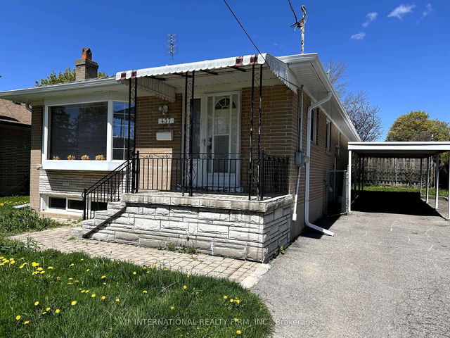 Main Floor - 437 Paliser Crescent