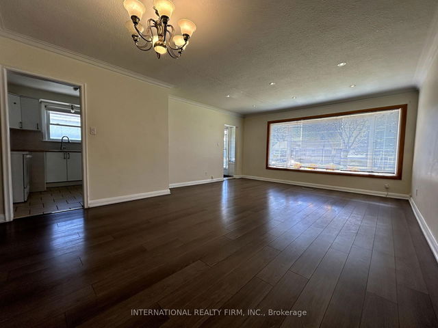 Main Floor - 437 Paliser Crescent